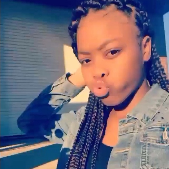 Profile Picture of Brainia Davis (@brainiadavis) on Poshmark