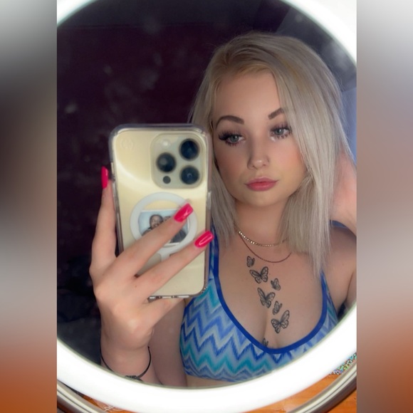 Profile Picture of Jenna Wiggett (@jennawiggett) on Poshmark