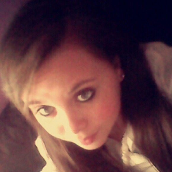 Profile Picture of Jordan Hartzheim (@jordan_babygirl) on Poshmark