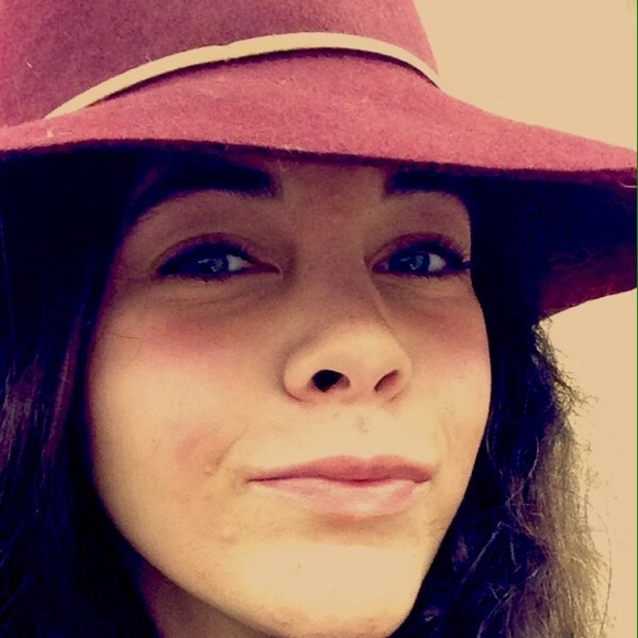 Profile Picture of Isabel Grazian (@igrazian) on Poshmark