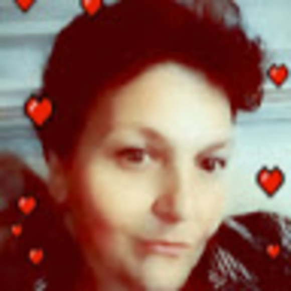 Profile Picture of Shelly Simpson (@neeneeof22) on Poshmark