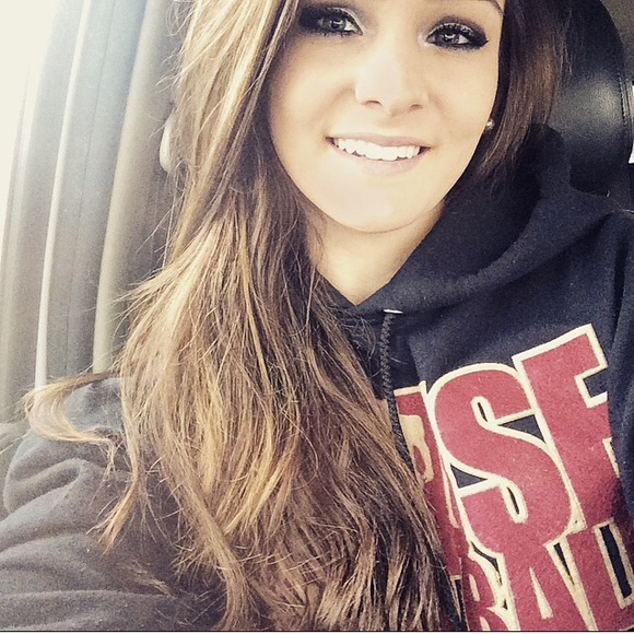 Profile Picture of Reagan Hjort (@reaganh11) on Poshmark