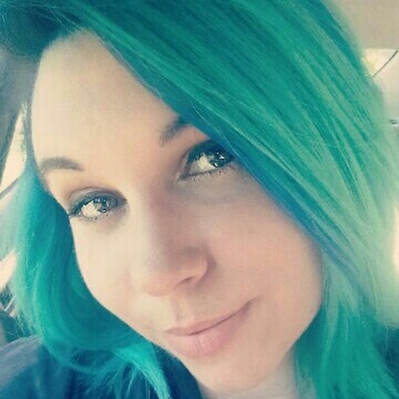 Profile Picture of Brenna Busbin (@brennaleeann92) on Poshmark