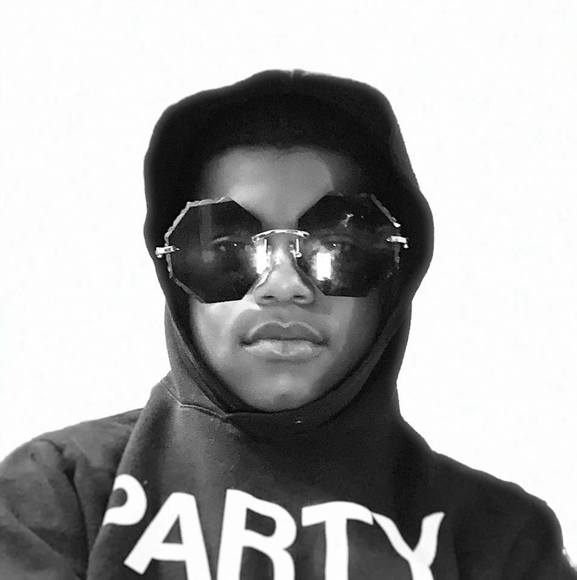 Profile Picture of Rayvon Johnson (@rayvonjohnson) on Poshmark