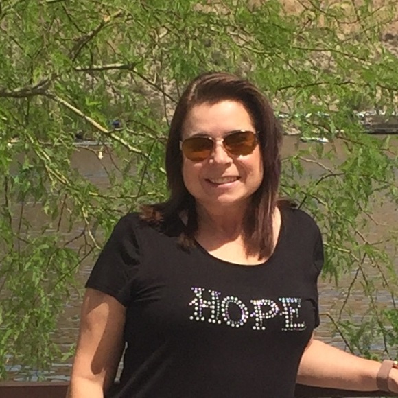 Profile Picture of Michmichelle Sluiter (@checkorbet100) on Poshmark