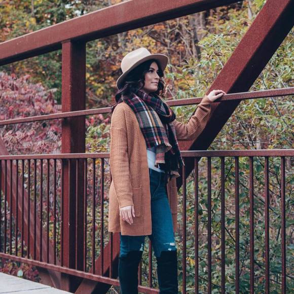 Joseline Siles - Poshmark Profile Picture of Joseline Siles (@joseline_96) on Poshmark