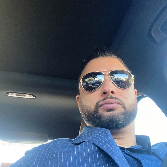 Profile Picture of Michael Sayegh (@mizzdizz100) on Poshmark