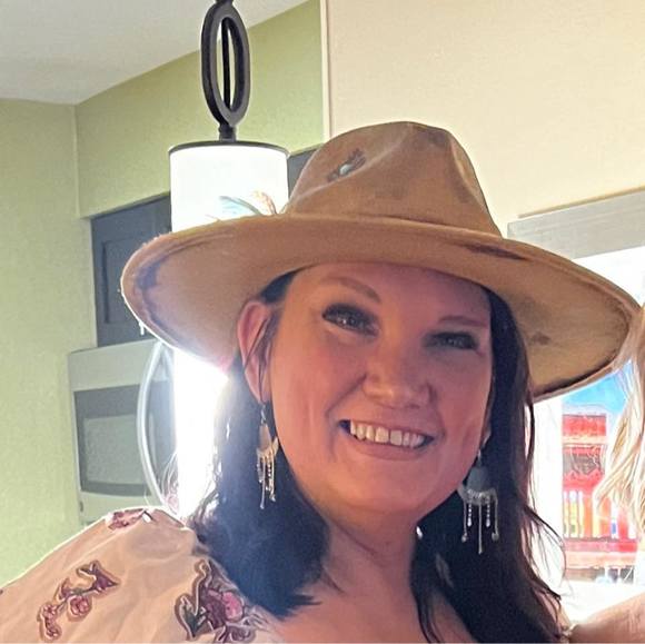 Profile Picture of Christi Roberts brookings (@mom2lannah) on Poshmark
