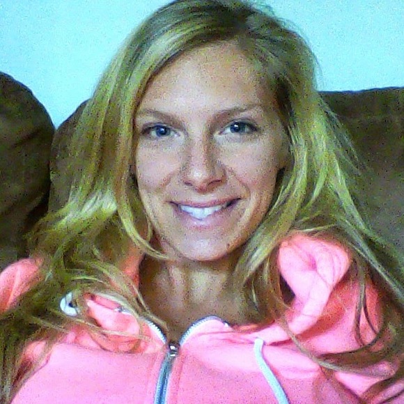 Profile Picture of Jaclyn Gressard (@jlove3942) on Poshmark