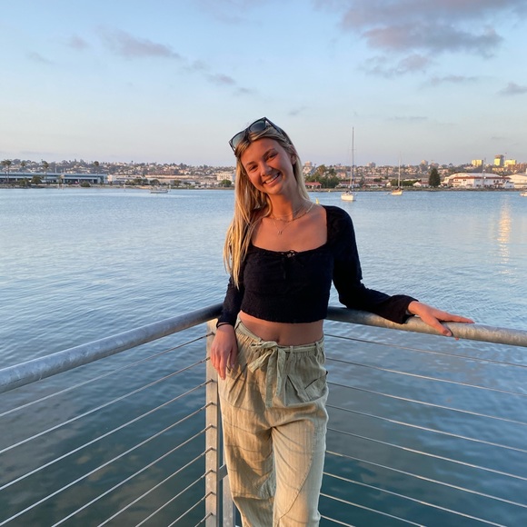 Profile Picture of Bailey Swanson (@blswanson11) on Poshmark