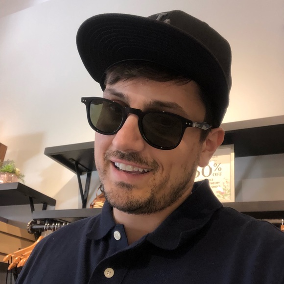 Profile Picture of Konstantinos Soteropoulos (@konsoti23) on Poshmark