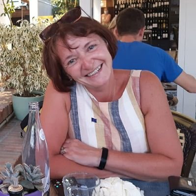 Profile Picture of Julie Barnes #FBPE #3.5% #RejoinEU  🇪🇺 (@Joolie42Julie) on Twitter