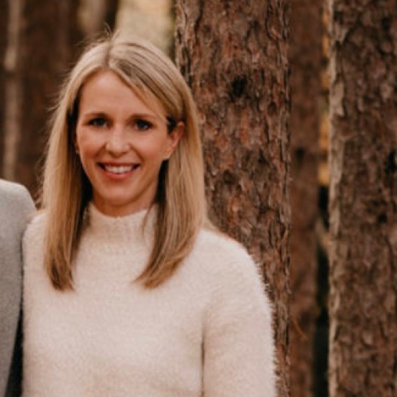 Laura Tofson - Poshmark Profile Picture of Laura Tofson (@lauratofson) on Poshmark