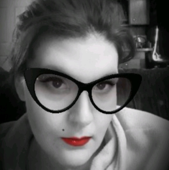 Profile Picture of Amanda Pruss (@dandymanderz) on Poshmark