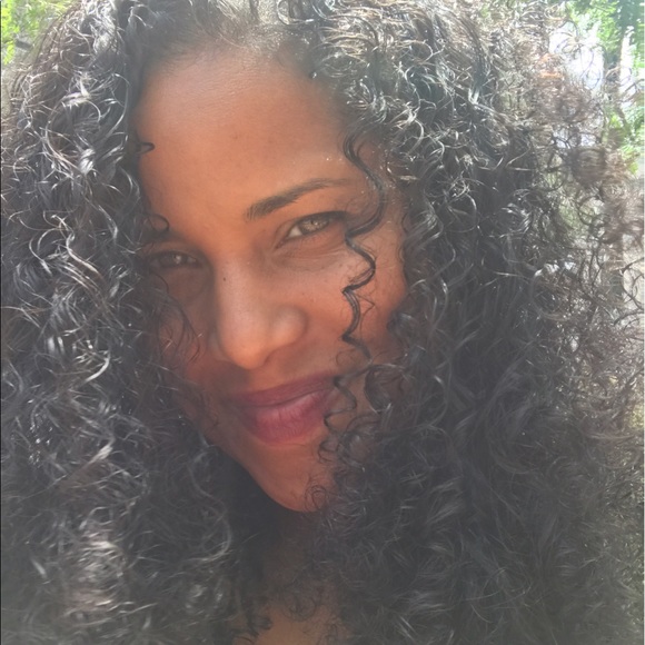 Profile Picture of Sharon Matthews (@sharonpmatthews) on Poshmark