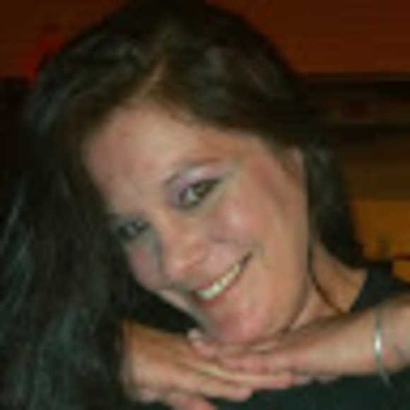 Profile Picture of Angie Pignato (@angiepignato) on Poshmark