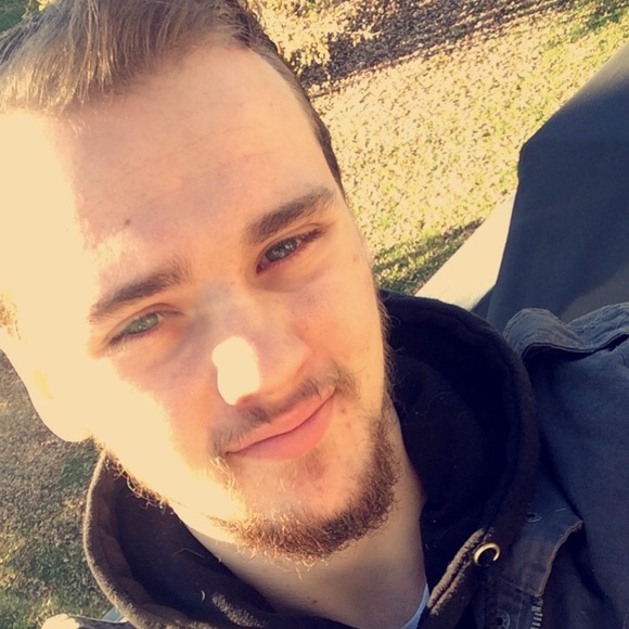 Profile Picture of Devin Floyd (@phloid) on Poshmark
