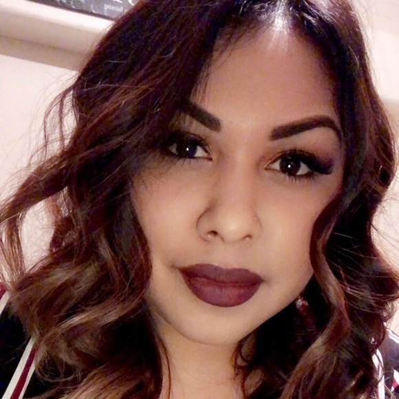 Profile Picture of Lily Ruiz (@lilypop1) on Poshmark