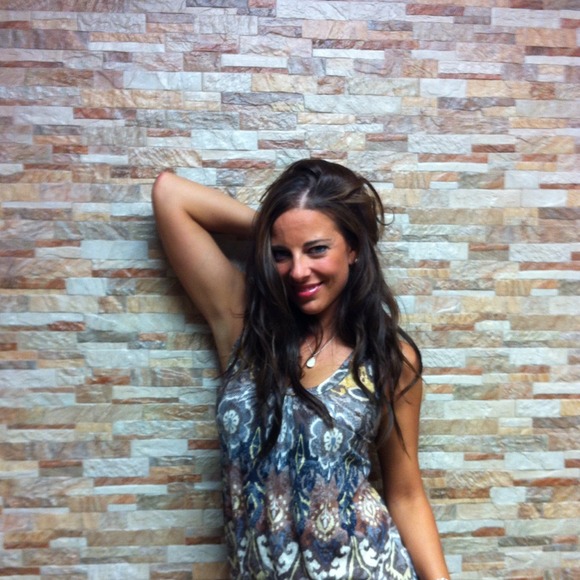 Profile Picture of Nikki Echterling (@nikkie156) on Poshmark