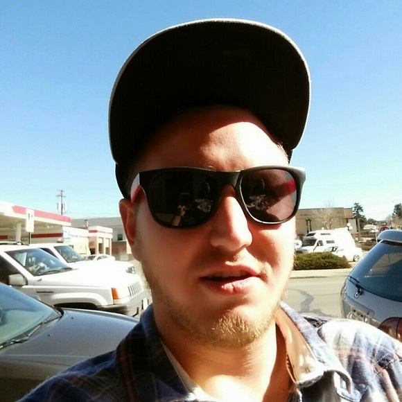 Profile Picture of Travis Bowers (@tbowers0711) on Poshmark