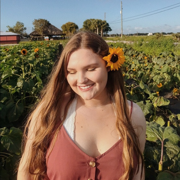 Profile Picture of Emily Chaney (@emilychaney4) on Poshmark