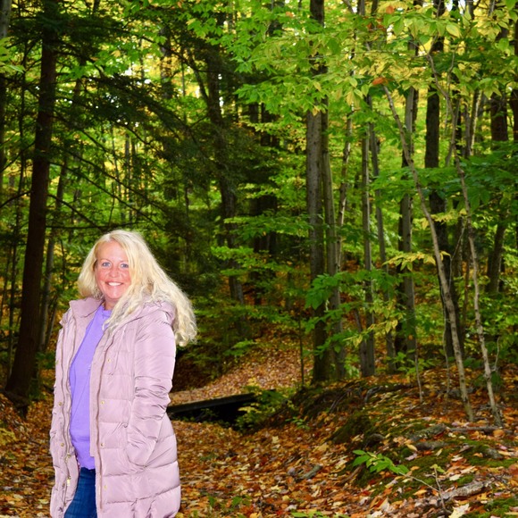 Profile Picture of Erin Holzschuh (@erin_holzschuh) on Poshmark