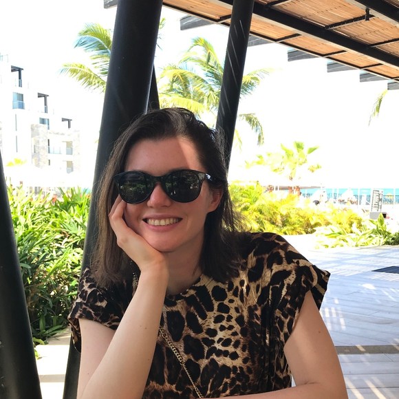 Profile Picture of Uliana Filie (@refineddresser) on Poshmark