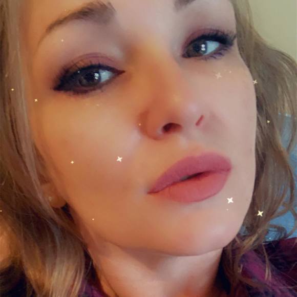 Profile Picture of Renee Cechvala (@nayeve27) on Poshmark