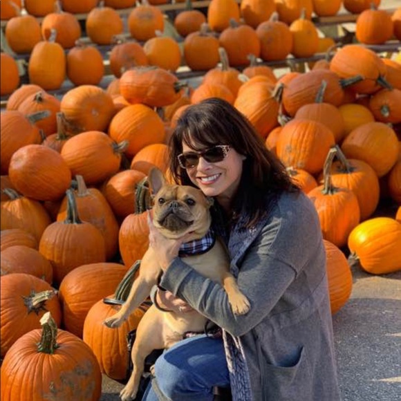 Profile Picture of Lila Loevsky (@lsharp64) on Poshmark