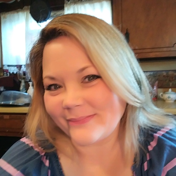 Profile Picture of Deborah Hartline (@deborahhartline) on Poshmark