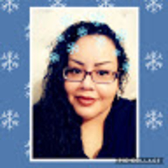 Profile Picture of Christina Levario (@c_levario) on Poshmark