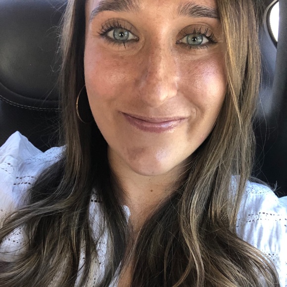 Profile Picture of Tessa Daniels (@tdans25) on Poshmark