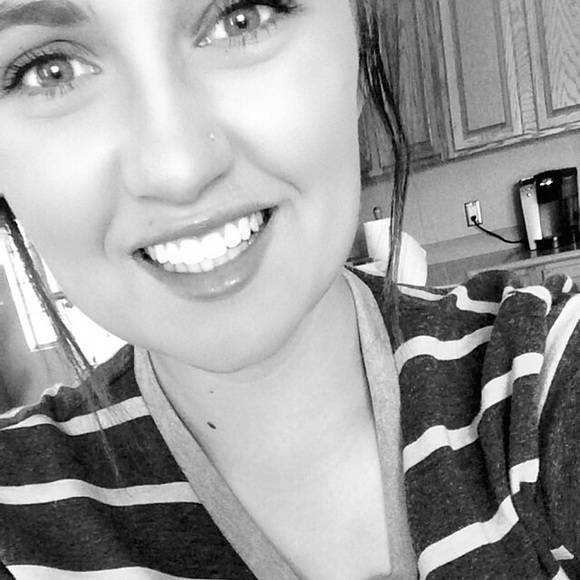 Profile Picture of Jessica Pebley (@jesspeb) on Poshmark