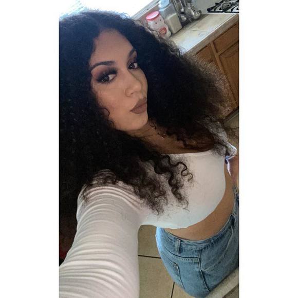 Profile Picture of Paulina Ontiveros (@paulinaontivero) on Poshmark