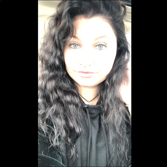 Profile Picture of Britney Wolf (@britwolf91) on Poshmark