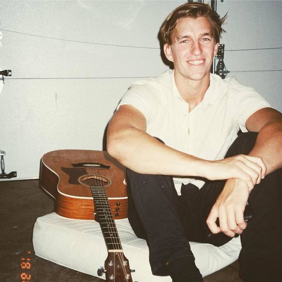 Caelin Batstone - Poshmark Profile Picture of Caelin Batstone (@batst101) on Poshmark