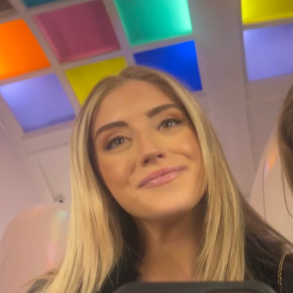 Profile Picture of Klaudia Virkler (@vklauds) on Poshmark