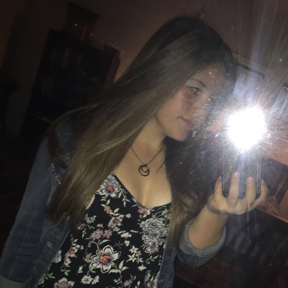 Profile Picture of Emily Stobaugh (@emilystobaugh) on Poshmark
