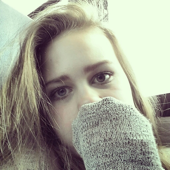 Profile Picture of Katie Anson (@katie_anson12) on Poshmark