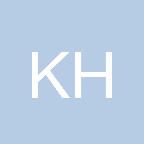 Profile Picture of Keely Hollaway (@keelyhollaway45) on Poshmark