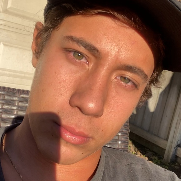 Profile Picture of Noah Frewin (@noahfrewin) on Poshmark