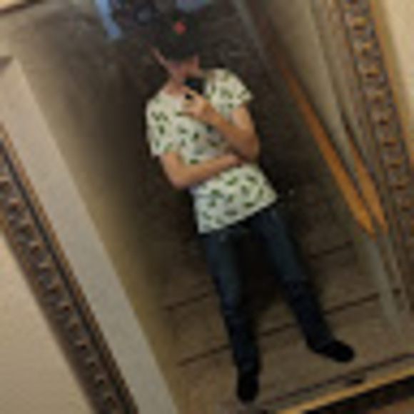 Profile Picture of Anteelope (@wutermelon) on Poshmark