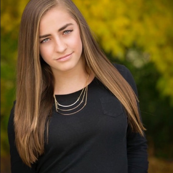 Profile Picture of Zoe Plute (@zoeplute) on Poshmark