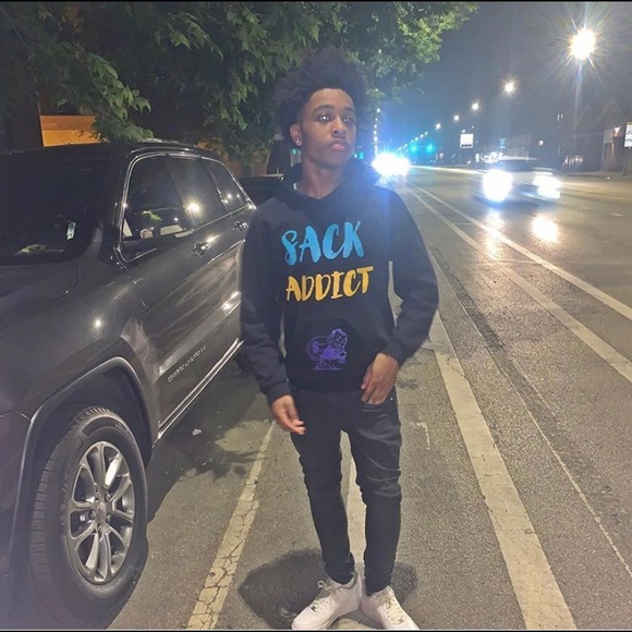 Profile Picture of Labron Williams (@bron3xx) on Poshmark