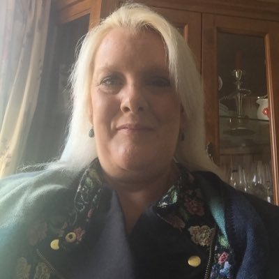 Profile Picture of Sharon Bracken (@sharonb1973) on Twitter