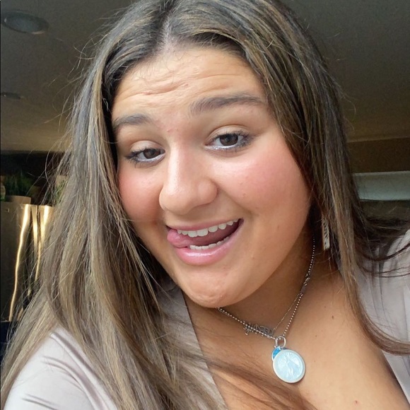 Profile Picture of Vitty Kehayias (@vittyk13) on Poshmark