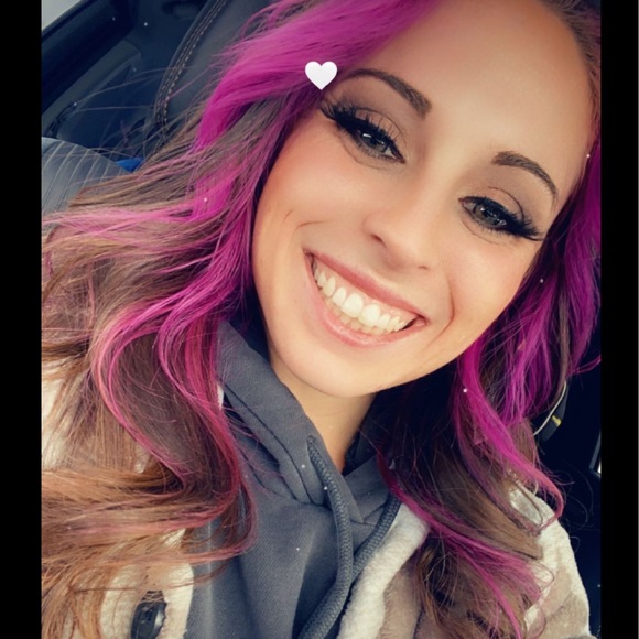 Profile Picture of Erica Rutledge (@ericarutledge94) on Poshmark