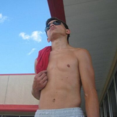 Profile Picture of John Ritchey (@Giggley_Bear) on Twitter