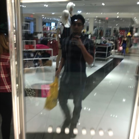 Profile Picture of Irving Silva (@gamingboy72) on Poshmark