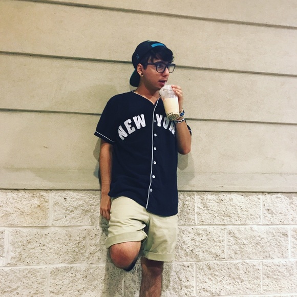 Profile Picture of Jonathan Valdivia (@mexican_turtle) on Poshmark